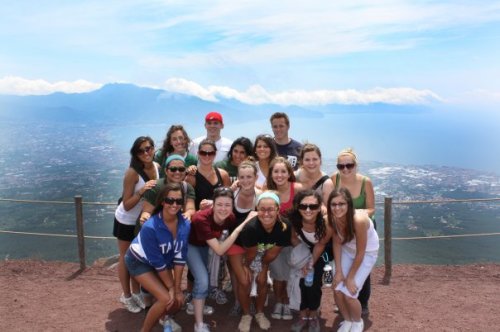 Spartans at the top of Mount Vesuvius